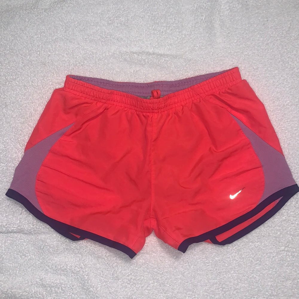 I’m selling Nike pink and purple shorts size xs